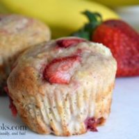 Sweet and Moist Strawberry Banana Muffins | aileencooks.com