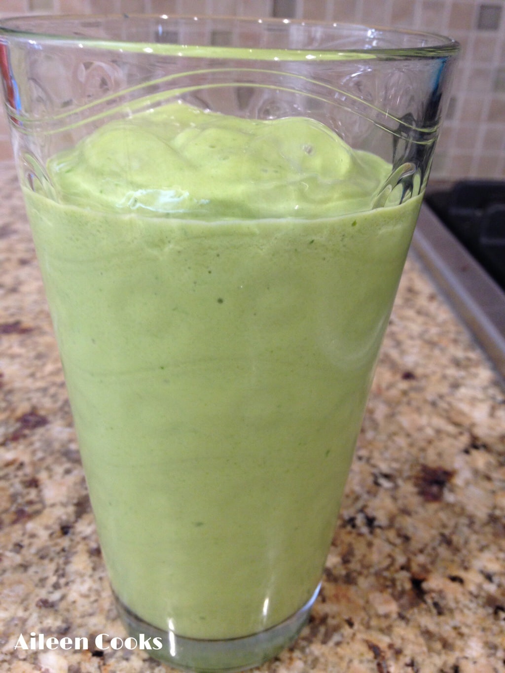 Peach-Mango Green Smoothie - Aileen Cooks