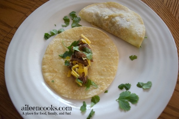 Crockpot Beef Tacos Recipe. This slow cooker recipe is easy to make using a chuck roast