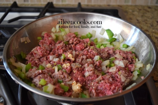 Sloppy Joes with out the mess! Learn how to make these convenience ant delicious sloppy joe pockets from scratch. They are freezer friendly, too!