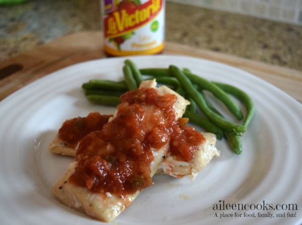 Foil Packet Mahi Mahi with Pineapple Salsa. This healthy 20 minute meal is easy to make and kid-friendly. Healthy Meal. Gluten Free. #ad