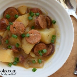 Crockpot Cajun Sausage and Potatoes is the perfect 5 ingredient slow cooker recipe you have been looking for! Recipe from aileencooks.com