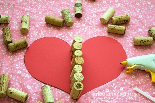 DIY Heart Shaped Wine Cork Trivet. This is the perfect wine cork craft for Valentine's Day. Project from aileencooks.com.