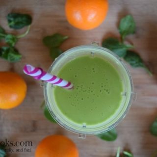 Creamy Orange Smoothie with fresh oranges, baby spinach, and banana all made in the Nutri Ninja® Nutri Bowl™ Duo™. Recipe from aileencooks.com. Green smoothie recipe. Healhty smoothie recipe. Orange Juilius copycat recipe. #ad