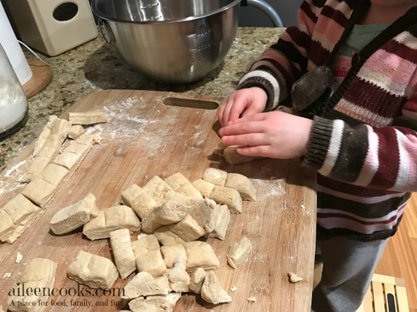 Pull Apart Pepperoni Pizza Bread with homemade biscuit dough. Make this fun and kid-friendly recipe tonight! Recipe from aileencooks.com. Pizza Recipes. Real Food Recipes. 