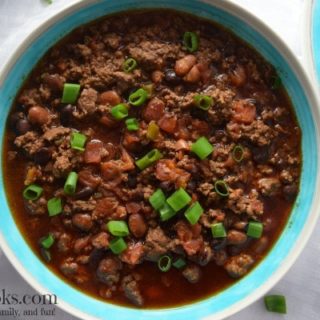 Slow Cooker Beef Chili. Crockpot Chili Recipe. Healthy Crockpot Recipe. recipe from aileencooks.com #IC #AD #SWBeans