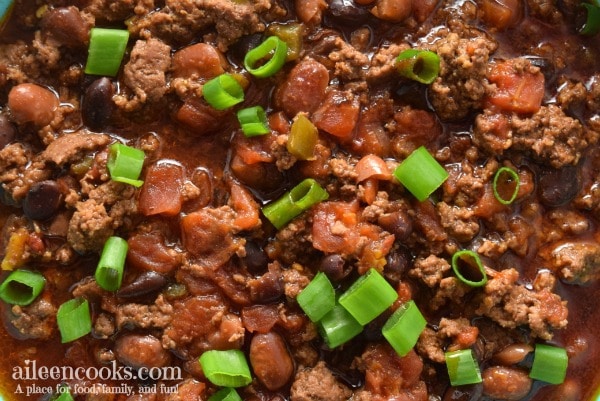 Slow Cooker Beef Chili. Crockpot Chili Recipe. Healthy Crockpot Recipe. recipe from aileencooks.com #IC #AD #SWBeans 