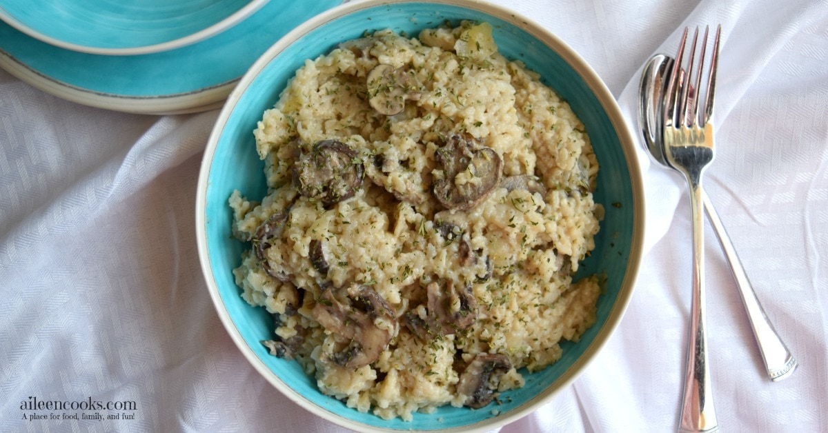 Enjoy a creamy and delicious mushroom and parmesan risotto without standing over the stove for 30 minutes. This instant pot risotto cooks in just 7 minutes - without any babysitting! This recipe is perfect for Meatless Monday, too! Recipe from aileencooks.com. healthy recipes, rice recipes, instant pot recipes, easy dinners, 30 minute meals.