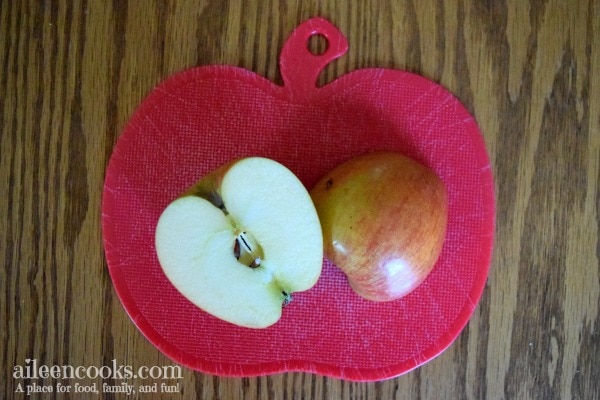 Whether you're making these diy apple printed canvas bags as a teacher gift, earth day project, or fall project - your kids will have a lot of fun being creative and they will have a beautiful and useful reusable bag at the end of the project. These DIY canvas bags are perfect for trips to the library or grocery store!