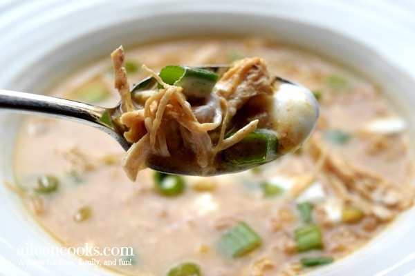 Instant Pot White Chicken Chili cooks in just 30 minutes in the instant pot electric pressure cooker. Tastes great and feeds a crowd!