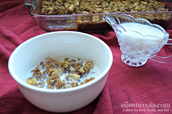 Make ahead baked oatmeal with apples. This recipe is freezer friendly and reheats nicely all week. The perfect recipe for a busy back to school season.