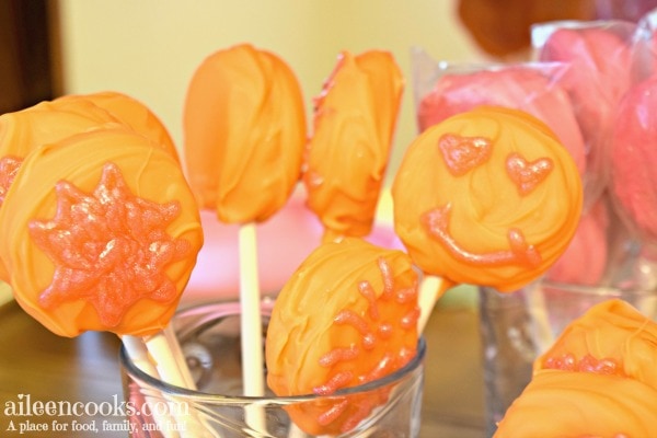 Make these you are my sunshine oreo pops to go with a fun you are my sunshine themed party. Oreo cookie pops are easy to make and even more fun to eat!