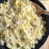 10 minute alfredo sauce. With just a few simple ingredients, you will have restaurant quality alfredo sauce ready in just 10 minutes. Get your favorite pasta or pizza ready!