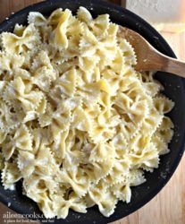 10 minute alfredo sauce. With just a few simple ingredients, you will have restaurant quality alfredo sauce ready in just 10 minutes. Get your favorite pasta or pizza ready!