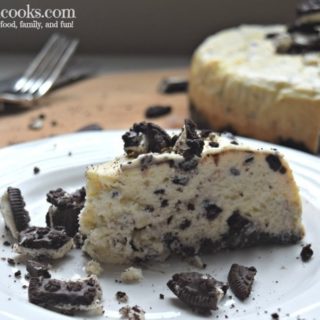 I made this oreo cheesecake in my instant pot and it was so good! If you have a pressure cooker , then you need to try this recipe for instant pot oreo cheesecake.