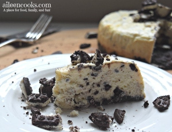 I made this oreo cheesecake in my instant pot and it was so good! If you have a pressure cooker , then you need to try this recipe for instant pot oreo cheesecake. 