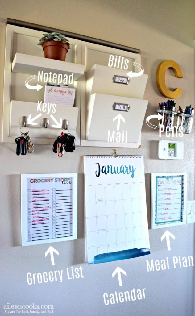 LEARN HOW TO ORGANIZE YOUR HOME WITH ADHESIVE HOOKS