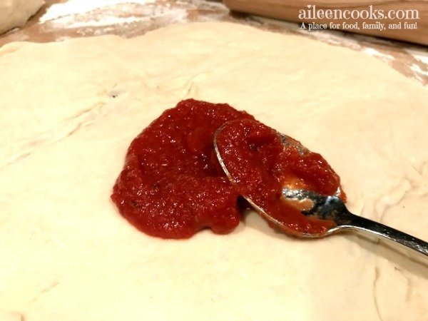 Our quick and easy recipe for no-cook homemade pizza sauce! We make this recipe each week for our pizza and a movie family night!