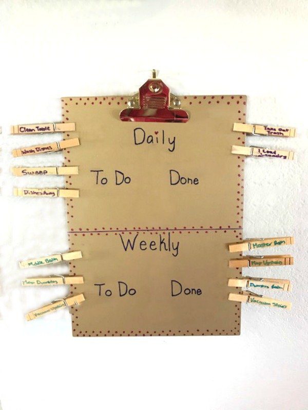 The best way to customize your chore list! Make a Clipboard Chore Chart with Clothespins and a few items around your house. This post shows you how to make it pretty, too!