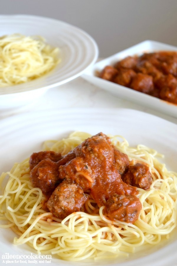 meatballs-spaghetti-tomato-sauce