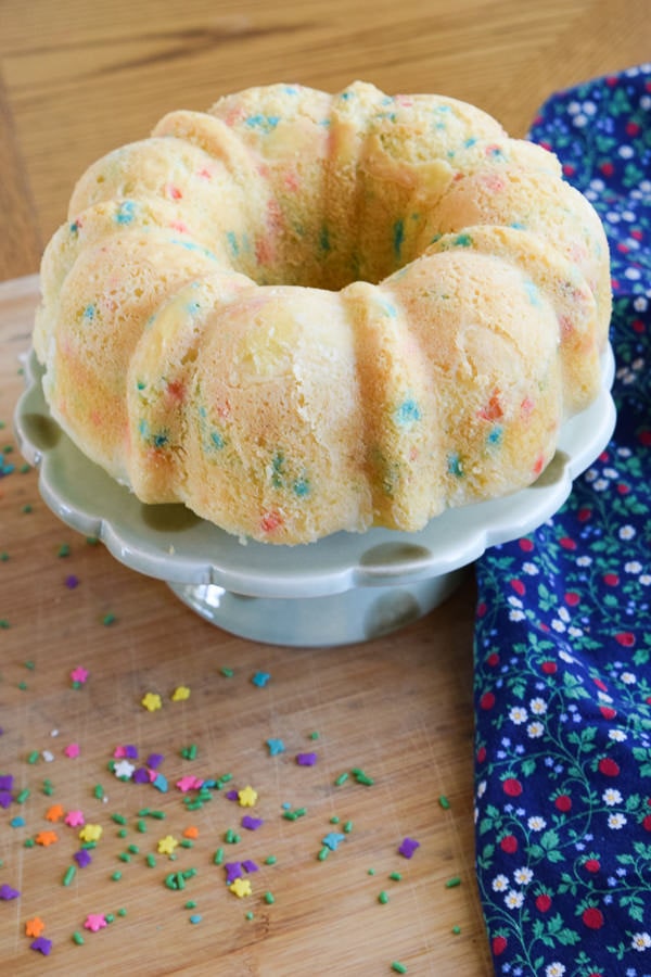 https://aileencooks.com/wp-content/uploads/2018/05/instant-pot-cake-5.jpg