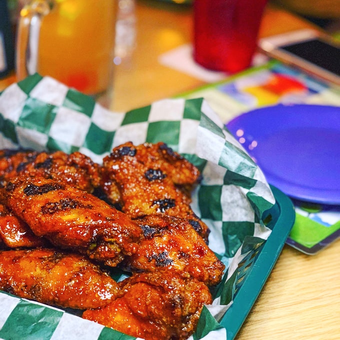 Chicken wings in a green bowl at Cooter's Restaurant in Clearwater Beach, FL.