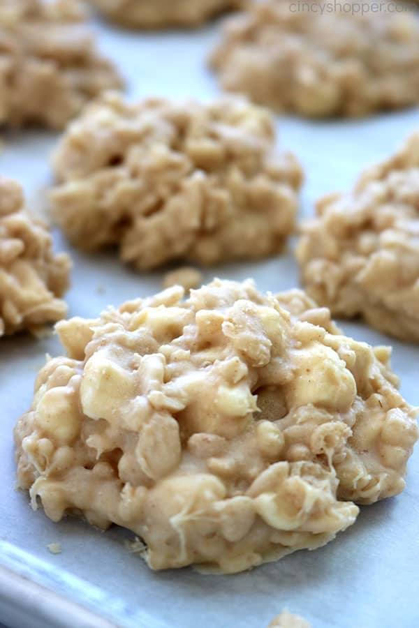 Close up of avalanche cookies.