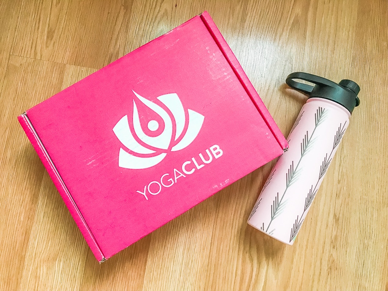 Flatlay of yogaclub box and water bottle.