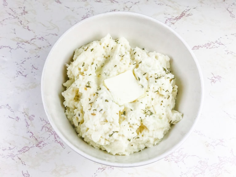 Keto Cauliflower Mashed Potatoes (Buttery and Satisfying)