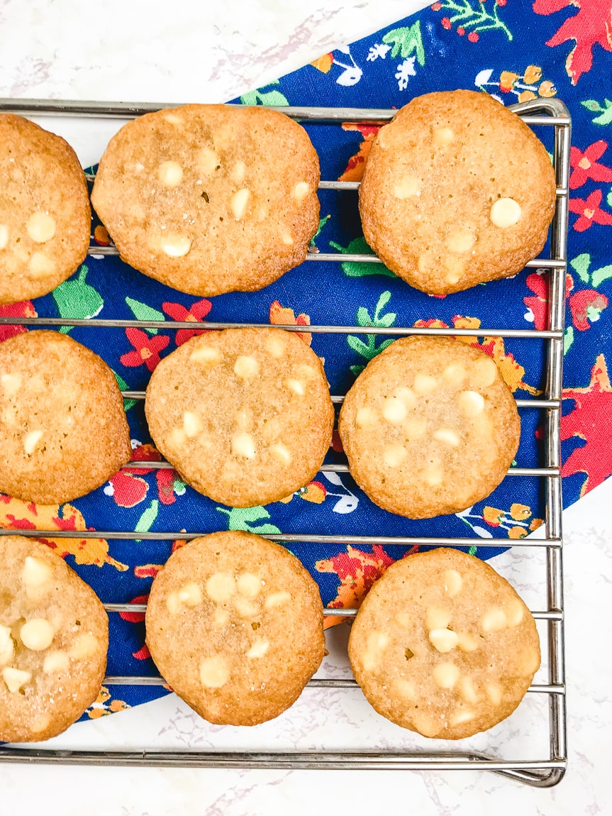 A cooling rack filled with salted caramel cookies.