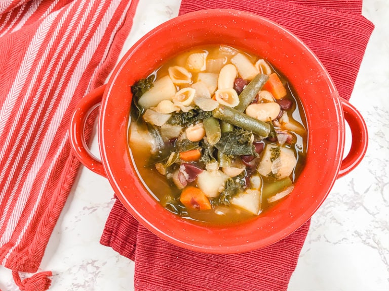 Healthy Instant Pot Minestrone Soup: Vegetarian Minestrone Soup