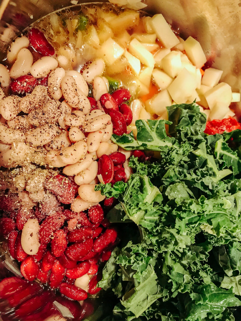 Healthy Instant Pot Minestrone Soup: Vegetarian Minestrone Soup