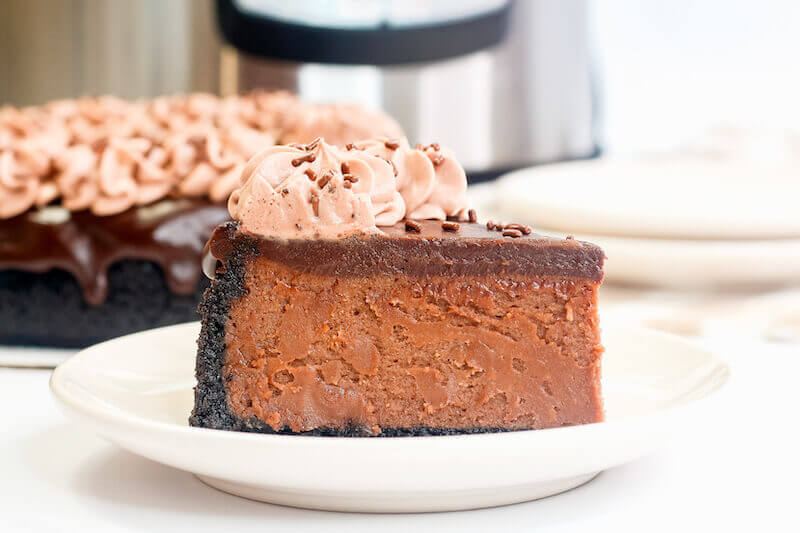 A slice of nutella cheesecake on a white plate.