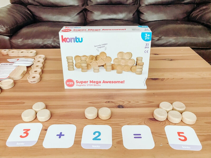 The Kontu box behind flash cards demonstrating an additional problems with the matching number of blocks above them.