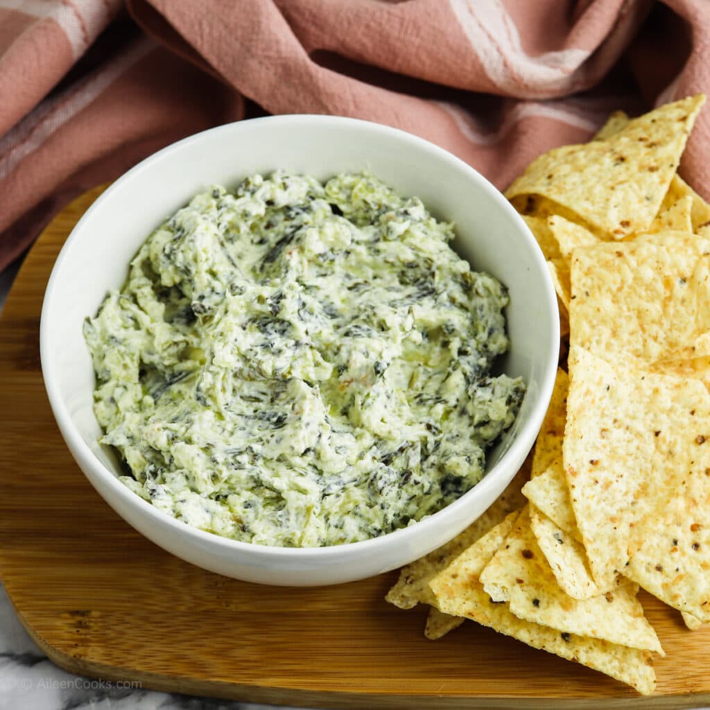 Delish Crock Pot Spinach Artichoke Dip - Aileen Cooks