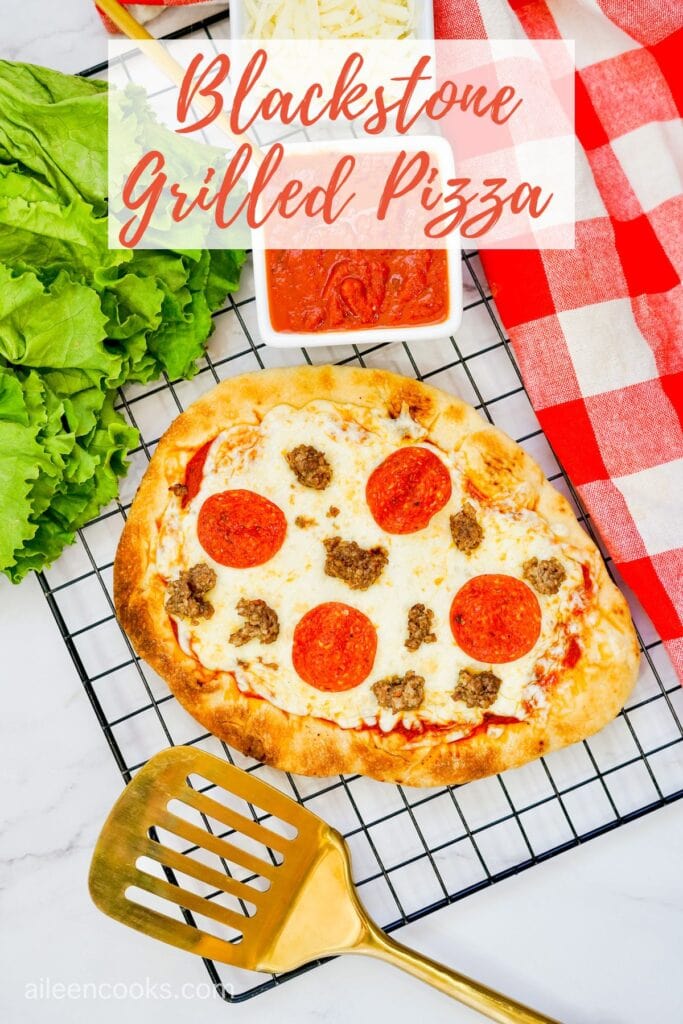 Pizza night is always a family favorite! Give your fam a homemade serving by making this mouthwatering Grilled Flatbread Pizza. They’ll never go back to takeout!